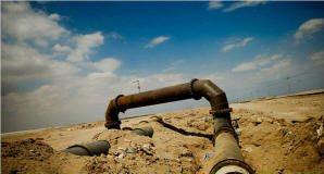 Pipelines to mines siphon water from some of the driest towns on earth, in northern Chile. Photo: Tomas Munita for The New York Times