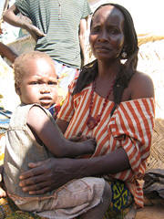 Mariama Adao and her last-born child. Photo: Anne Isabelle Leclercq/IRIN